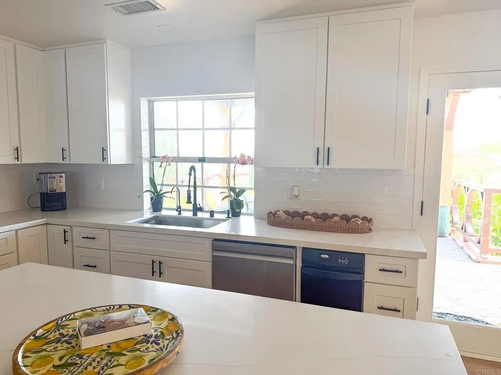 https://cdn.realtyfeed.com/cdn/127/306788524/0625d4c462a72f7043e50991856ef3fd.webp