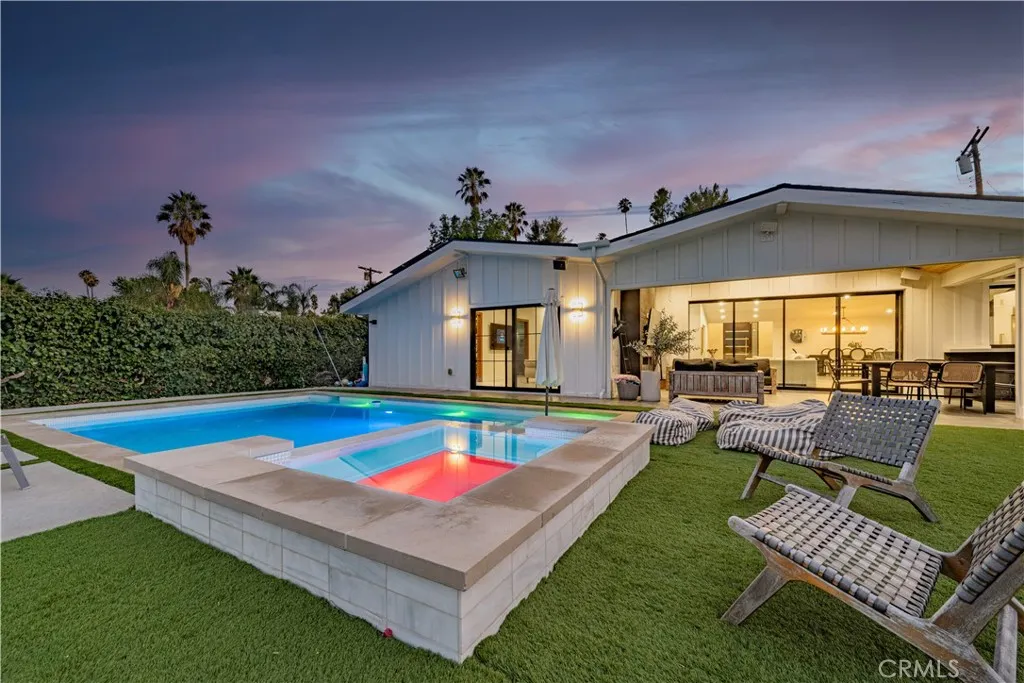 Woodland Hills, CA 91367