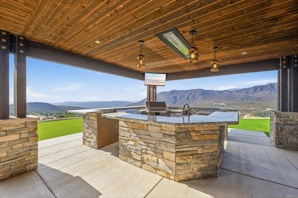 https://cdn.realtyfeed.com/cdn/127/306788620/472354cee97557a6f683b582cf33805d.webp