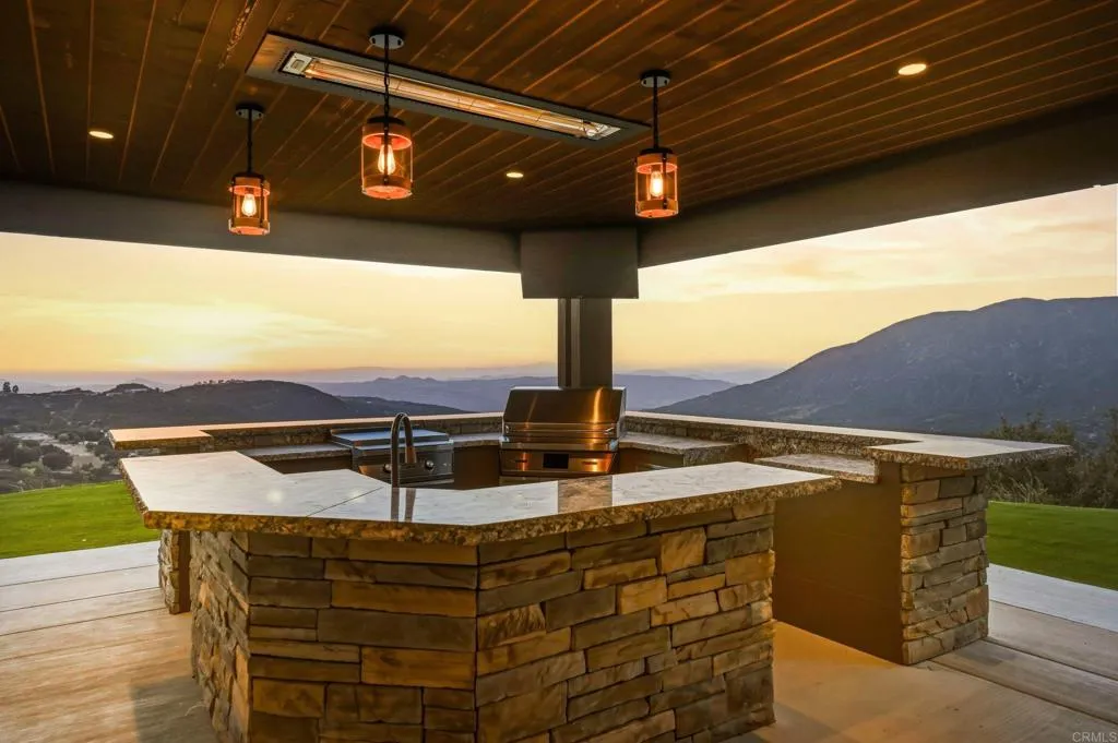 https://cdn.realtyfeed.com/cdn/127/306788620/4cb9132e6f564c4695c8bdc6f50a6e4e.webp