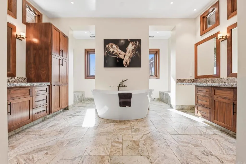 https://cdn.realtyfeed.com/cdn/127/306788620/59f4454ee7a8e084066b358f5d071d62.webp