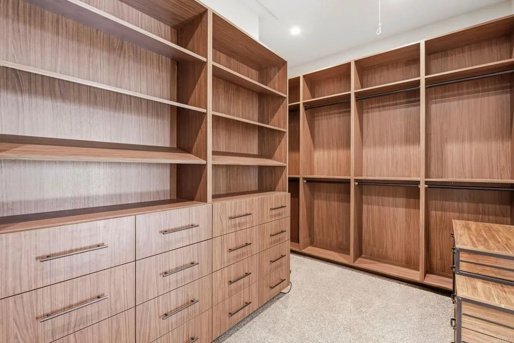 https://cdn.realtyfeed.com/cdn/127/306788620/76bf1e928660af046be2906742dcf1ab.webp