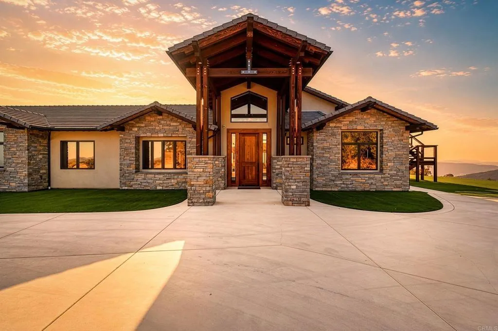 https://cdn.realtyfeed.com/cdn/127/306788620/c8e996b3550d28edc064030c474bd1c6.webp
