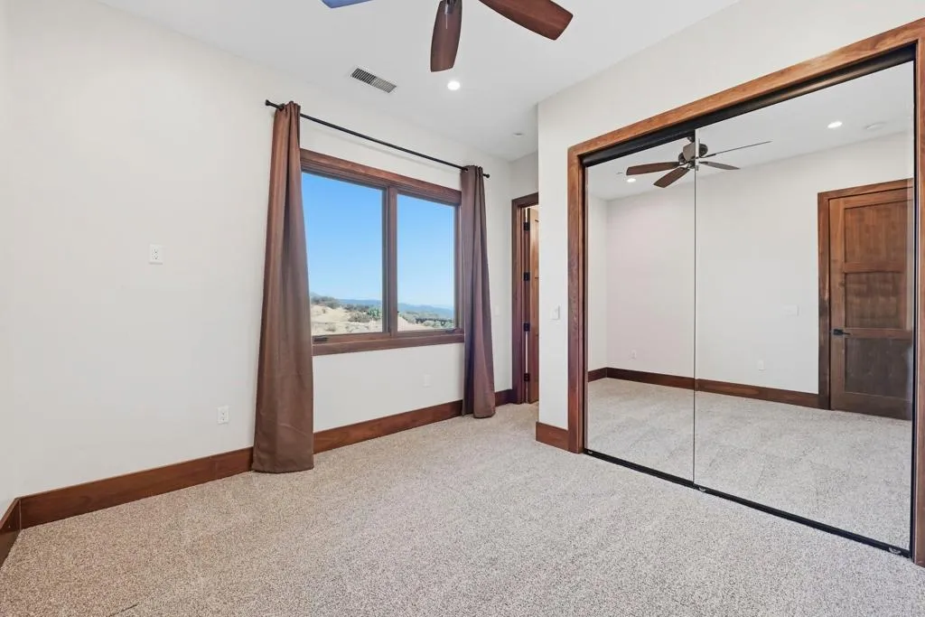https://cdn.realtyfeed.com/cdn/127/306788620/ee8cc452021c831cc8a8da2d40dbddea.webp