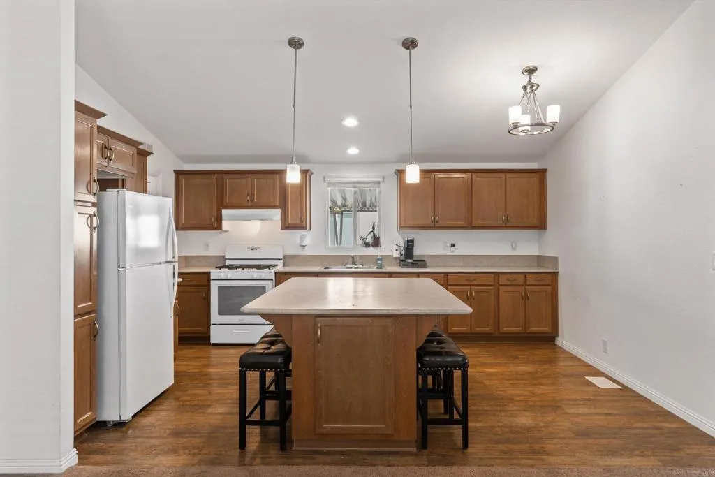 https://cdn.realtyfeed.com/cdn/127/306788724/01d0aa8c5dc62b2ac03c3d0f5715369b.webp