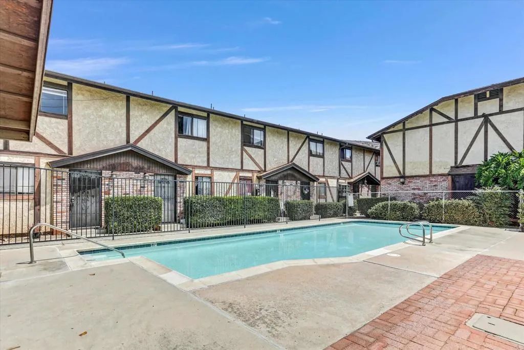 https://cdn.realtyfeed.com/cdn/127/306788822/28620bd1f932640dfb3c31f8c80fdb35.webp