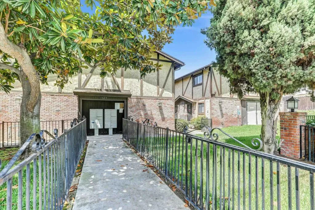 https://cdn.realtyfeed.com/cdn/127/306788822/e27c3d667f84ee81edd718143d080abd.webp