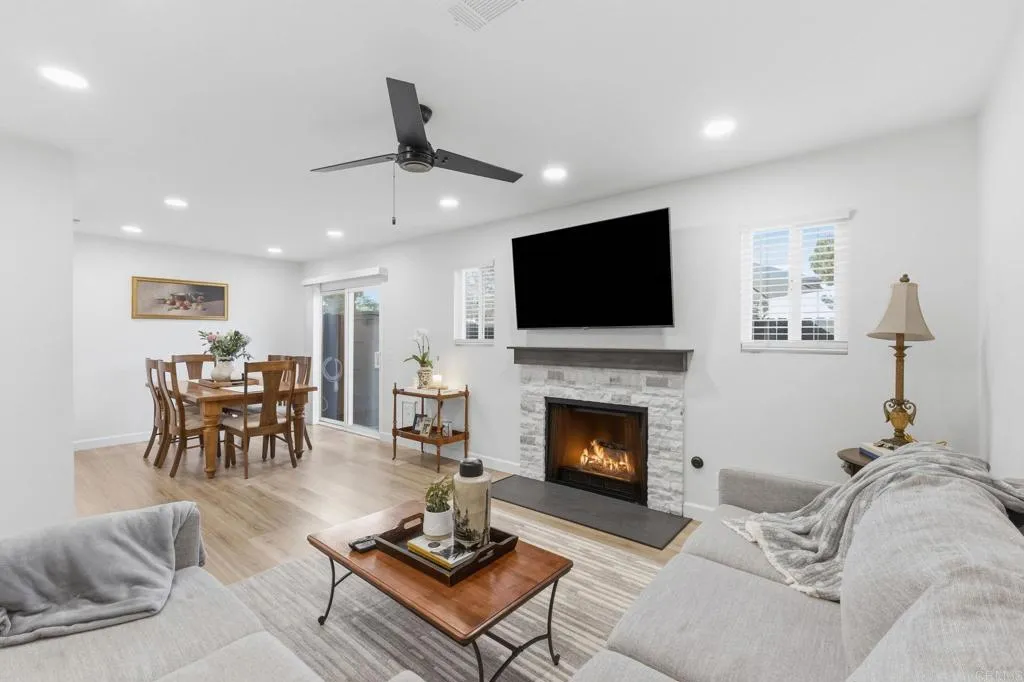 https://cdn.realtyfeed.com/cdn/127/306788927/4528d0c0916a1ed8bcdc091f42ef1cb6.webp