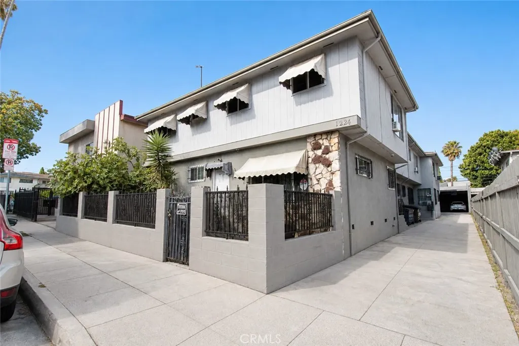 Los Angeles, CA 90038