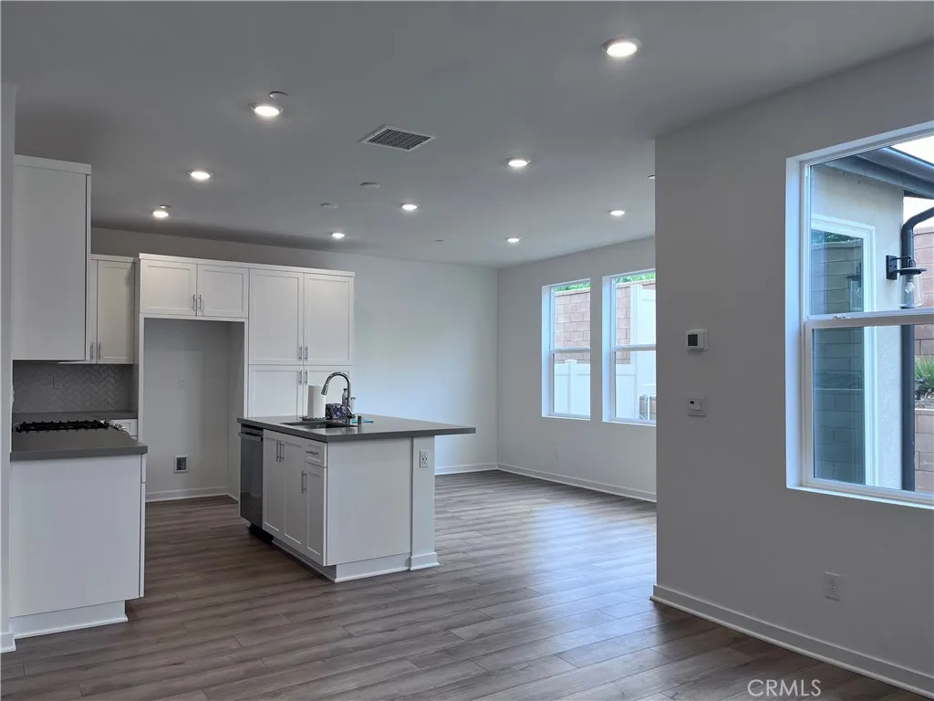 Corona, CA 92883