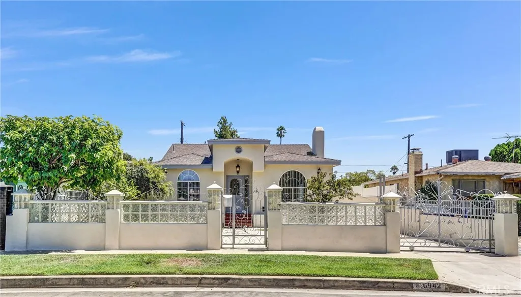 Los Angeles, CA 91605