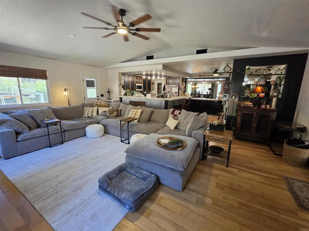 https://cdn.realtyfeed.com/cdn/127/306789044/0a1de8cbba2e78d67afc6f454559d616.webp