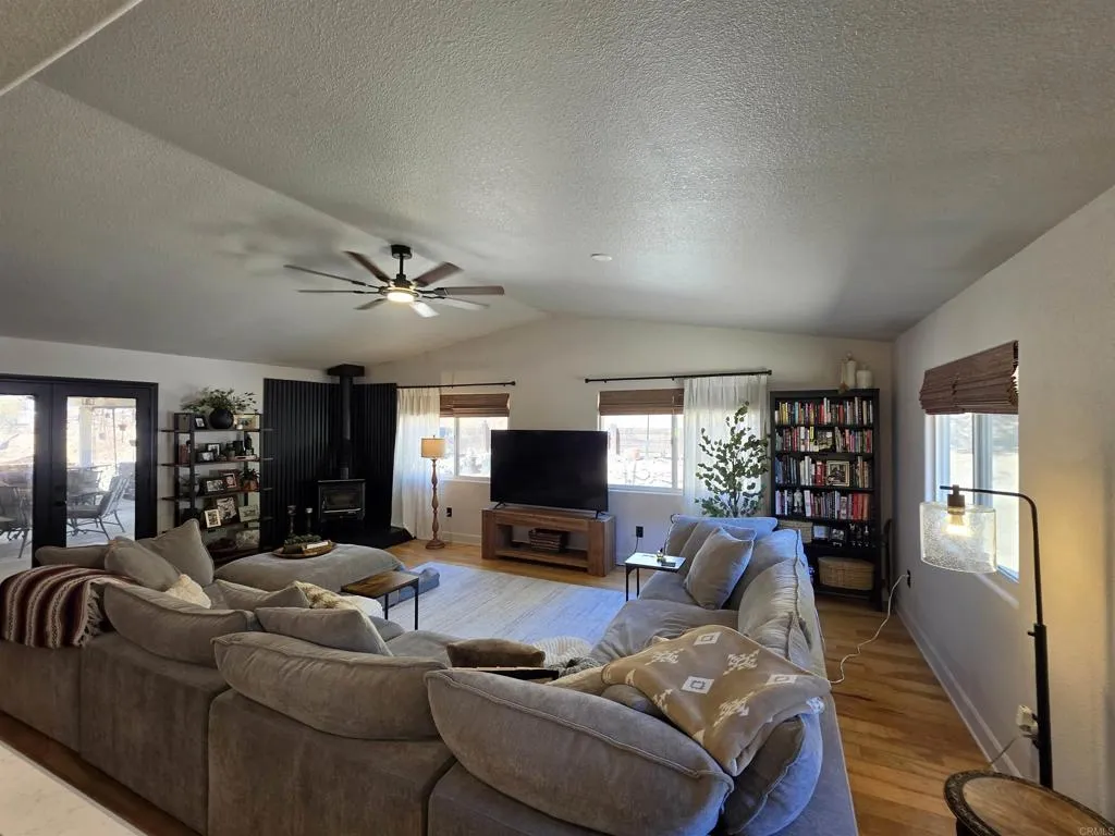 https://cdn.realtyfeed.com/cdn/127/306789044/1c1c81bf005c926e3fbb48e312d19ffd.webp