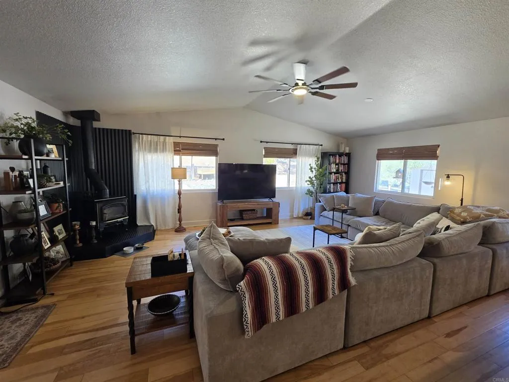 https://cdn.realtyfeed.com/cdn/127/306789044/24abb8dca911ba071f418a0191063aa5.webp