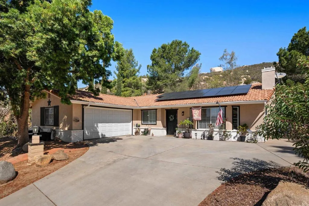 https://cdn.realtyfeed.com/cdn/127/306789044/2fc91730f7616c555714bfec6fd8b06b.webp