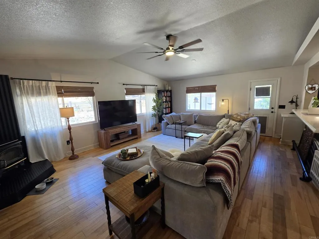 https://cdn.realtyfeed.com/cdn/127/306789044/75a8ba92cb87071da3939b7c3e3e749a.webp