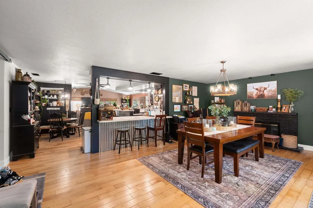 https://cdn.realtyfeed.com/cdn/127/306789044/bac6cd822a74e1677296ae3c7d23e55f.webp