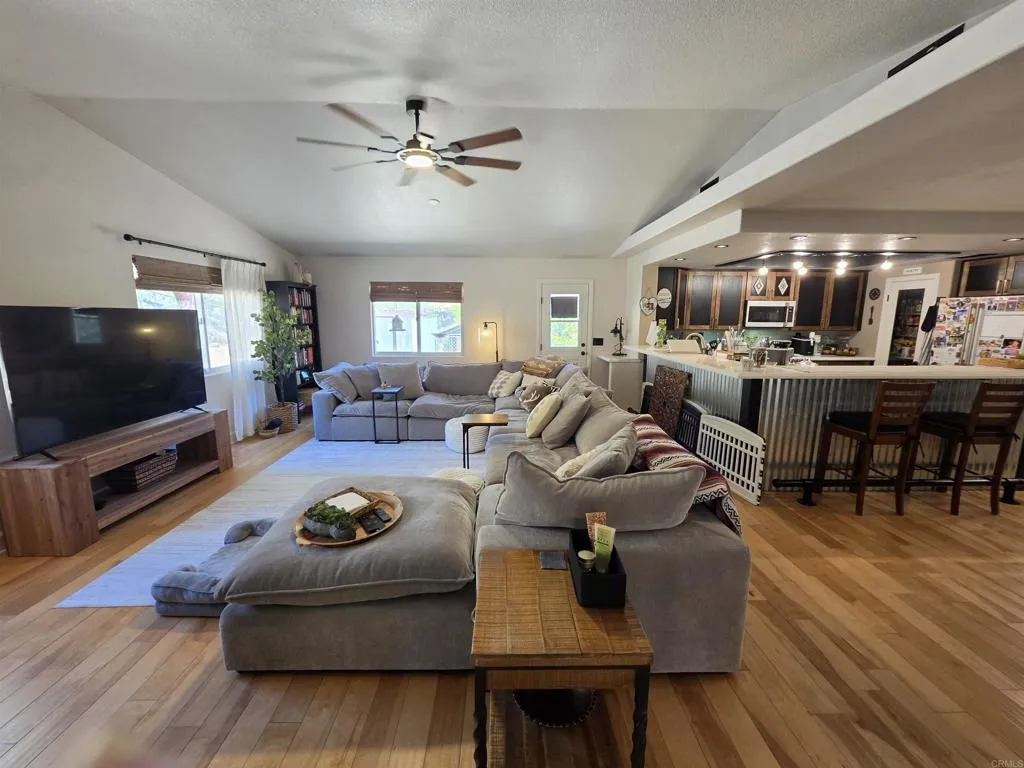 https://cdn.realtyfeed.com/cdn/127/306789044/f166b41a655869d6d494ce1aa9ee8600.webp
