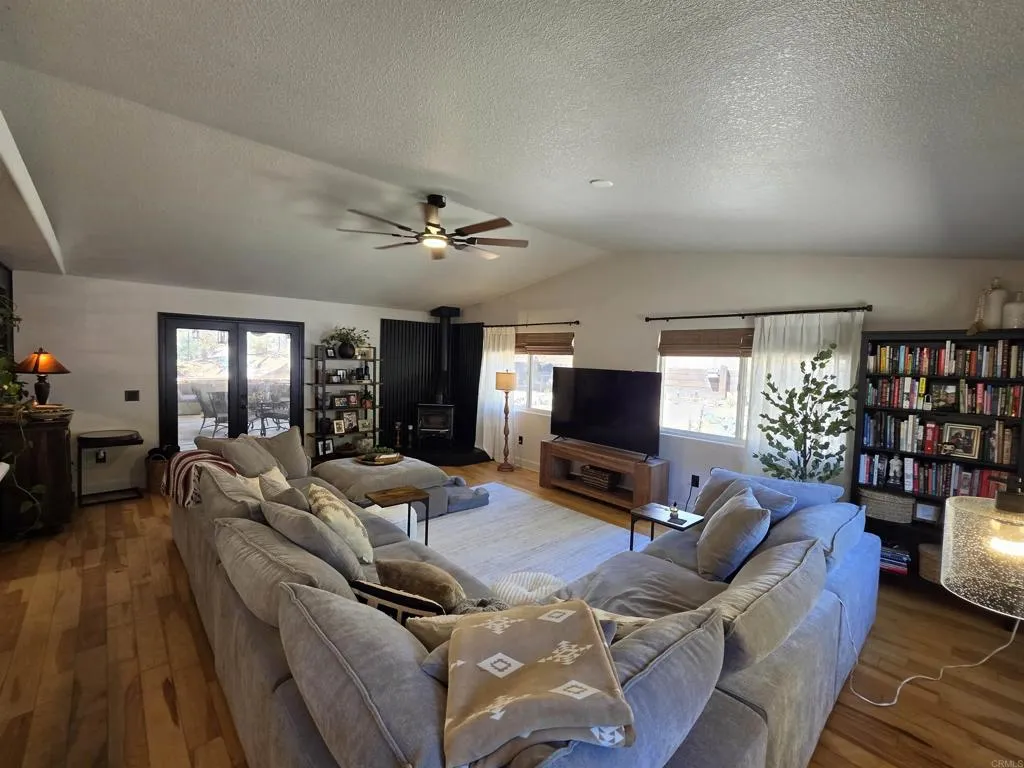 https://cdn.realtyfeed.com/cdn/127/306789044/fbbf853c97794f5a2259803752239e28.webp