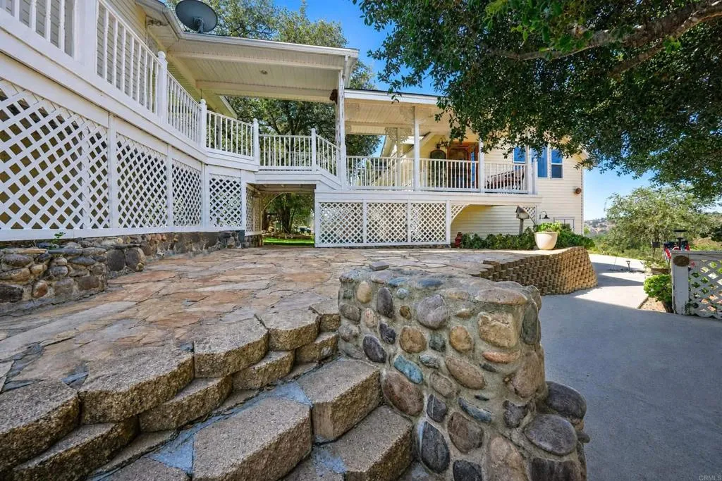 https://cdn.realtyfeed.com/cdn/127/306789140/eb5f572f3245c73f89b286a9c15a3c0c.webp
