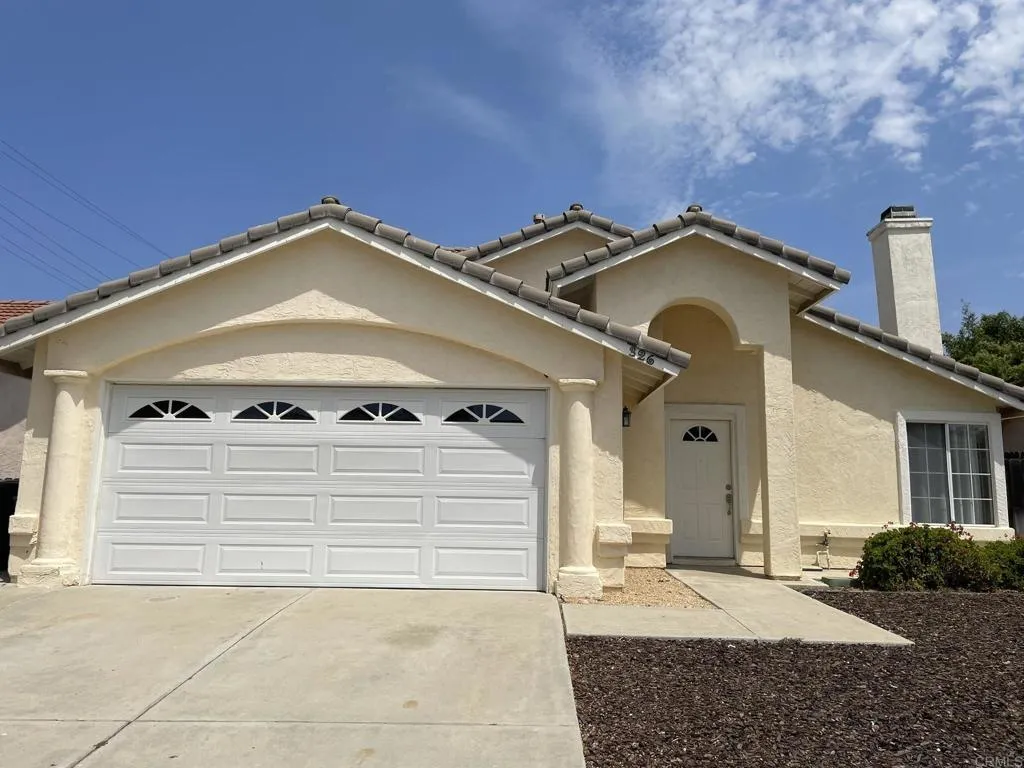 326 Old Stage Court, Fallbrook, CA 92028 - Main photo, Fallbrook, CA