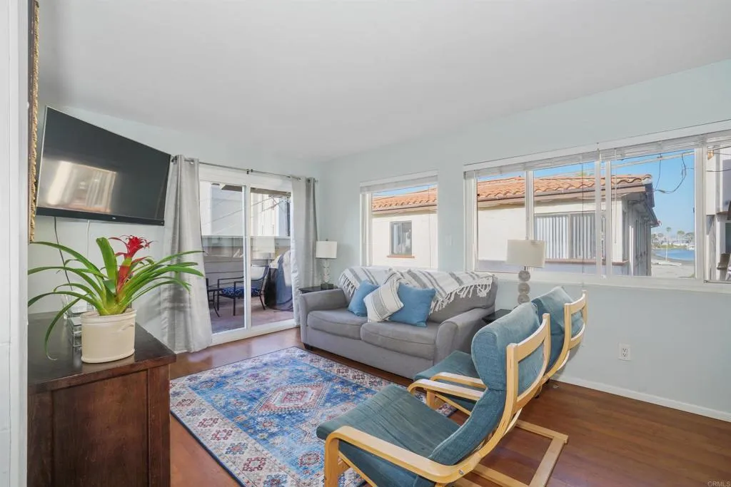 3492 Bayside Lane, Pacific Beach (San Diego), CA 92109 - Main photo, Pacific Beach (san Diego), CA