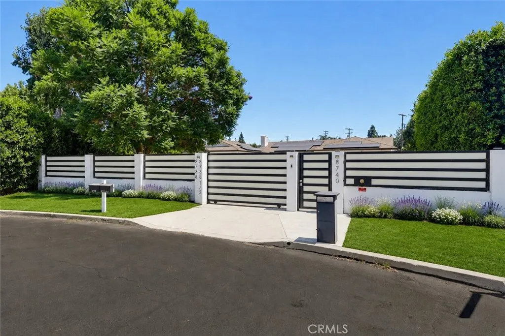 Northridge, CA 91325
