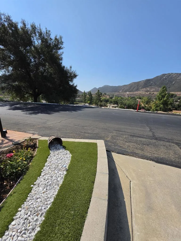 https://cdn.realtyfeed.com/cdn/127/306789658/f2efbd49c7db98f4e1192fa57c2949c7.webp