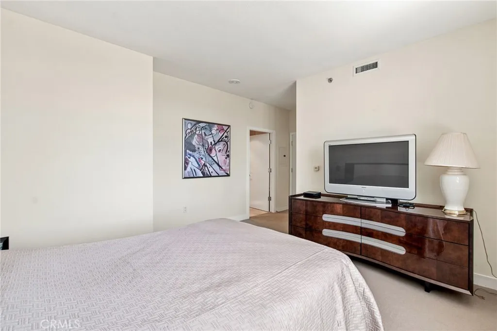 https://cdn.realtyfeed.com/cdn/127/306789679/14a8358b9d156575894eb18cf2f0134b.webp