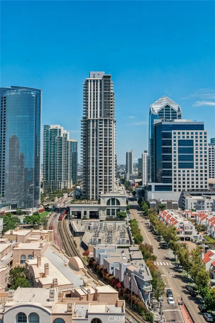 https://cdn.realtyfeed.com/cdn/127/306789679/463ae8fac1c750691da10575157cb323.webp