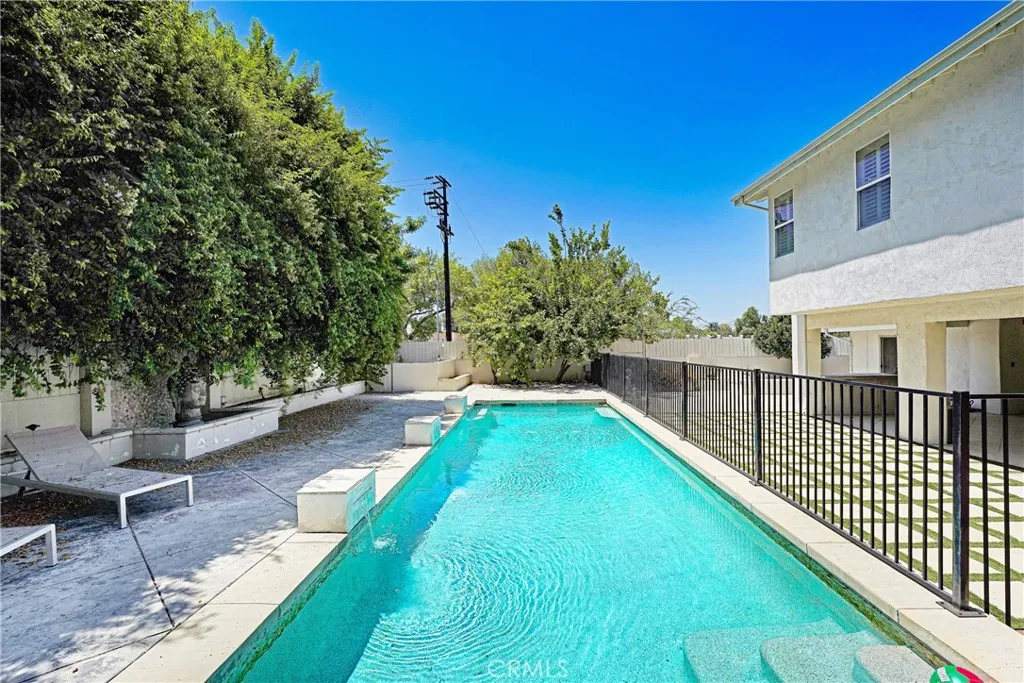 Woodland Hills, CA 91367