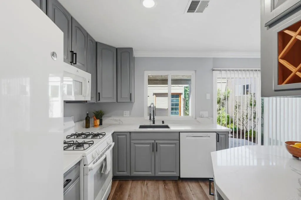 https://cdn.realtyfeed.com/cdn/127/306789686/df88bd65f584477d65626bd94d625543.webp