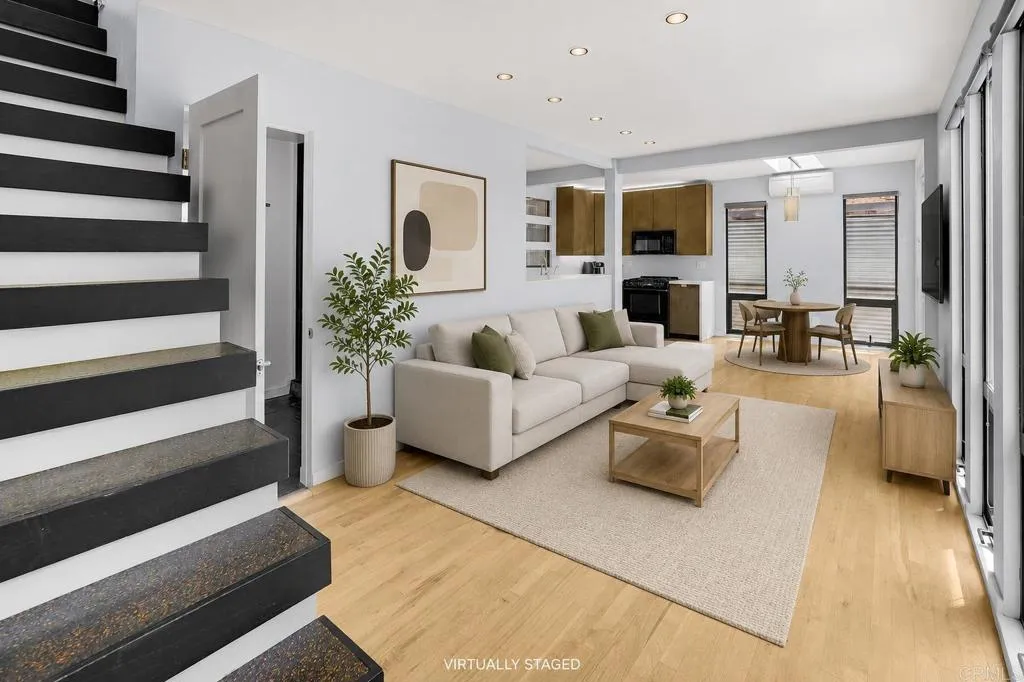 https://cdn.realtyfeed.com/cdn/127/306789729/4247bc044f3c98da3607576c5f6c56e4.webp