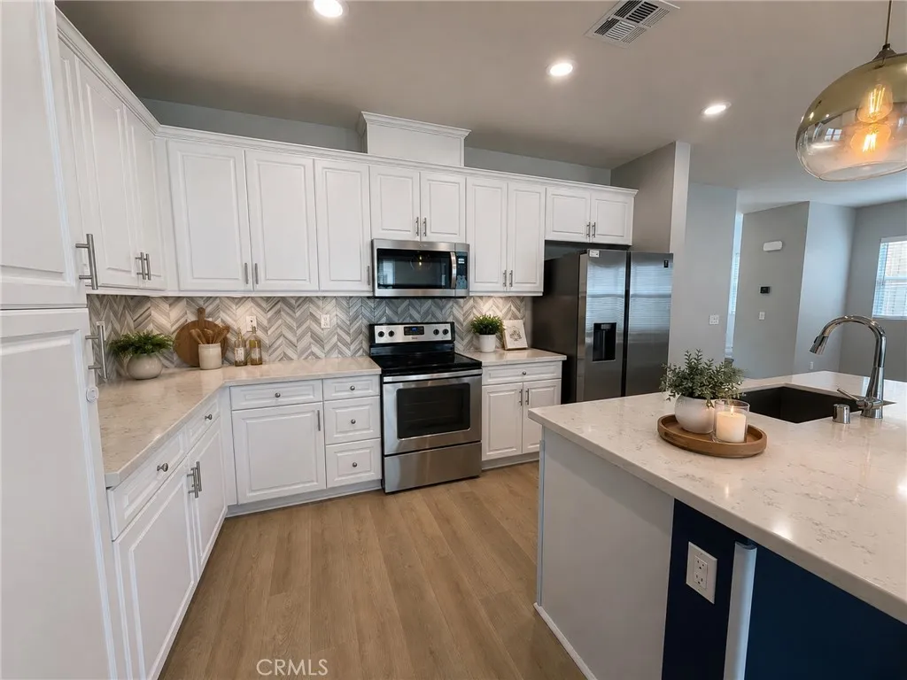 https://cdn.realtyfeed.com/cdn/127/306789732/8466a1eb938d3b40c71e9e62e31ca437.webp