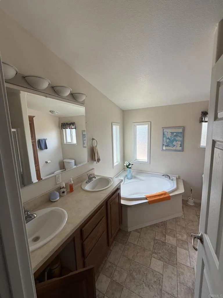 https://cdn.realtyfeed.com/cdn/127/306789974/e51489c37a7c48189fd0529c1dbd37e1.webp