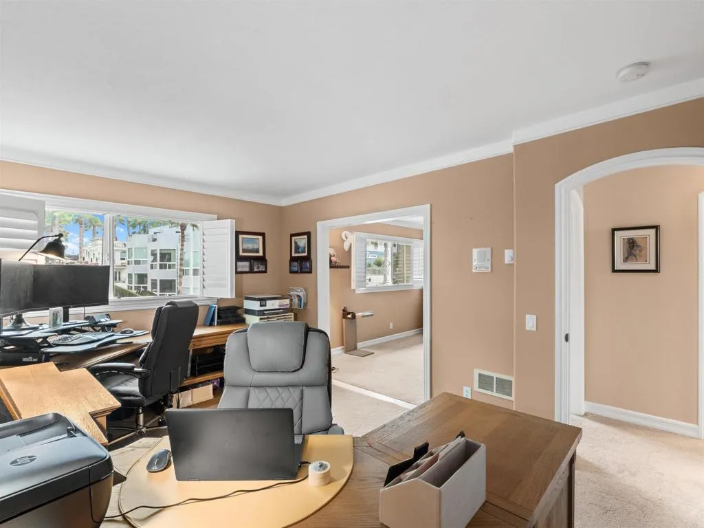 https://cdn.realtyfeed.com/cdn/127/306790167/1da66f58f8c8b05d638f2a0a0d1a90ad.webp
