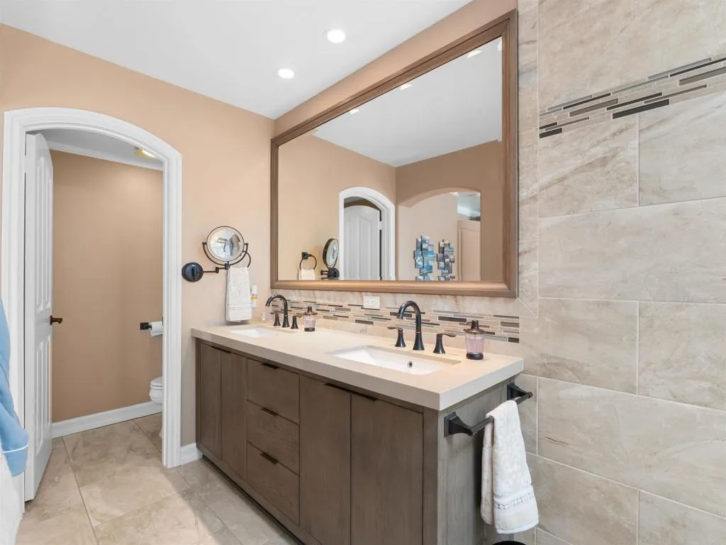 https://cdn.realtyfeed.com/cdn/127/306790167/5462abdd89e421ac7fbf17955aec2066.webp