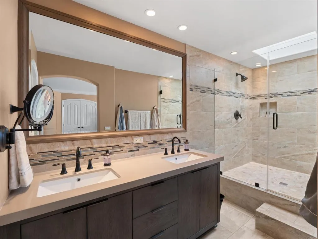 https://cdn.realtyfeed.com/cdn/127/306790167/b0ef8f1285af00316908fd3747cba9f9.webp