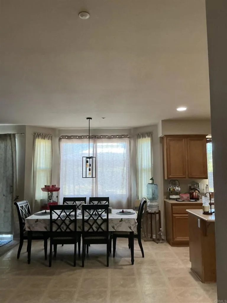 https://cdn.realtyfeed.com/cdn/127/306790176/6945eebf5085fed98d09375624968d8b.webp