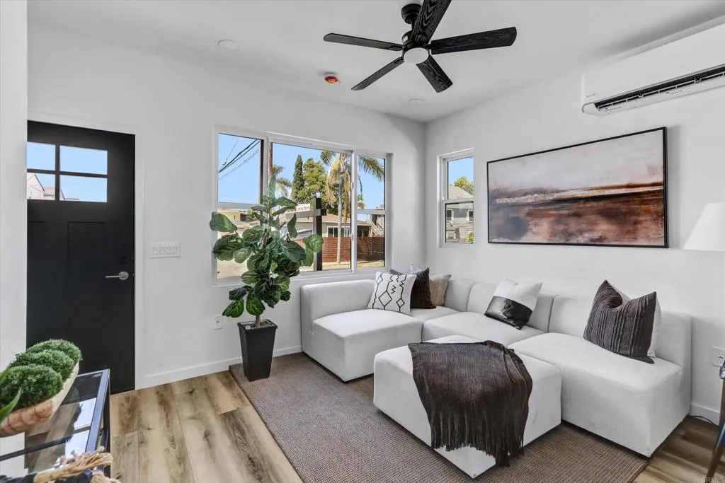 https://cdn.realtyfeed.com/cdn/127/306790231/0f9ab5a20b7117a8cd52b8c60a483c9d.webp