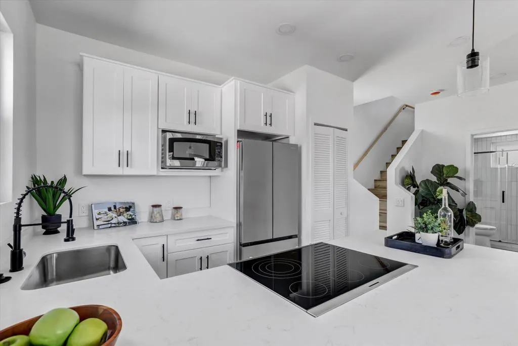 https://cdn.realtyfeed.com/cdn/127/306790231/5ca2bb9a588fcd328101e9704e6c89ff.webp