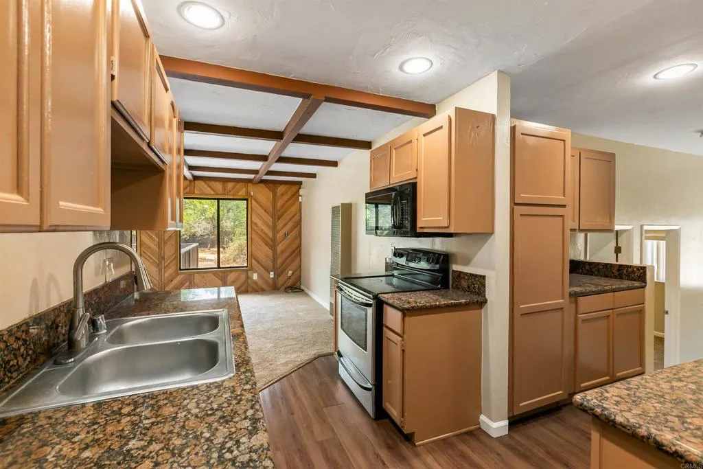 https://cdn.realtyfeed.com/cdn/127/306790295/52c6607df4eb43cae9fa6f7f64f621bc.webp