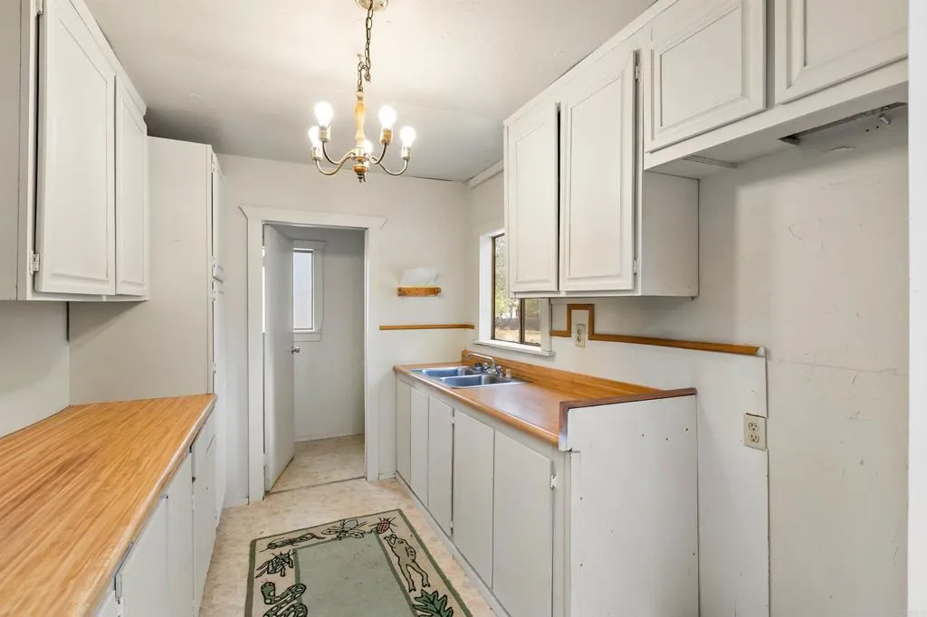 https://cdn.realtyfeed.com/cdn/127/306790295/cf62017cb4fe0bf9771397e27dce4a3d.webp