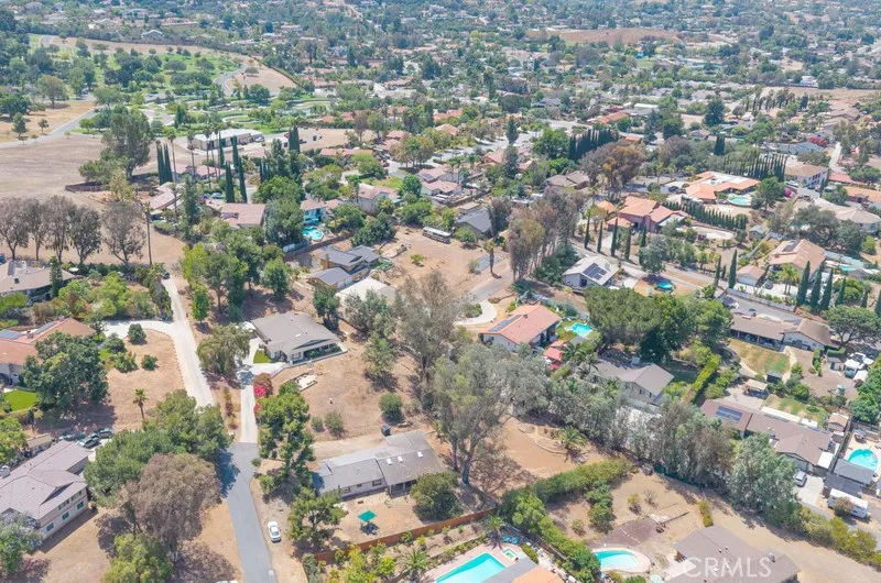 https://cdn.realtyfeed.com/cdn/127/306790332/8d50028eb8666ec69af1243bcc5cddfd.webp
