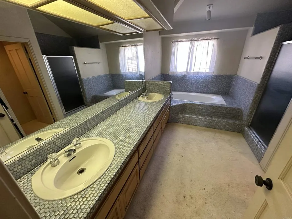 https://cdn.realtyfeed.com/cdn/127/306790353/02e82359515d65c8be3ccd98972c6f84.webp