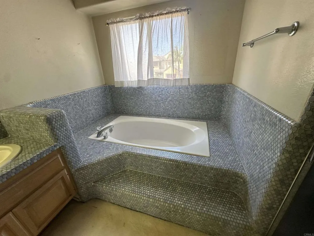 https://cdn.realtyfeed.com/cdn/127/306790353/ade1b995e074c14a6b70aff645493e79.webp