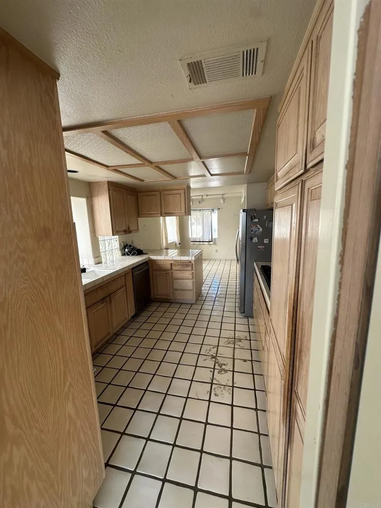 https://cdn.realtyfeed.com/cdn/127/306790353/e26a08ba723eb18f5cdaf7b9b26e9d7a.webp