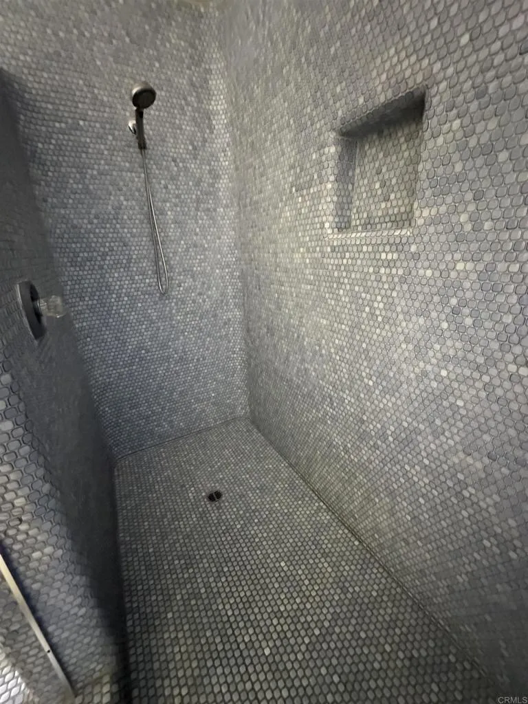 https://cdn.realtyfeed.com/cdn/127/306790353/efd9fc1d1396f67bf0c672172be42607.webp