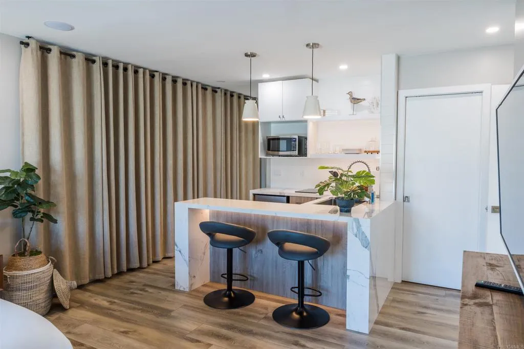 https://cdn.realtyfeed.com/cdn/127/306790422/672e4d6e0bd204f106b55d9bf4a60d28.webp