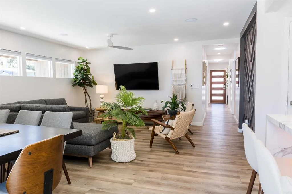 https://cdn.realtyfeed.com/cdn/127/306790422/95cce0ee43f613afff74cf0934f6d273.webp
